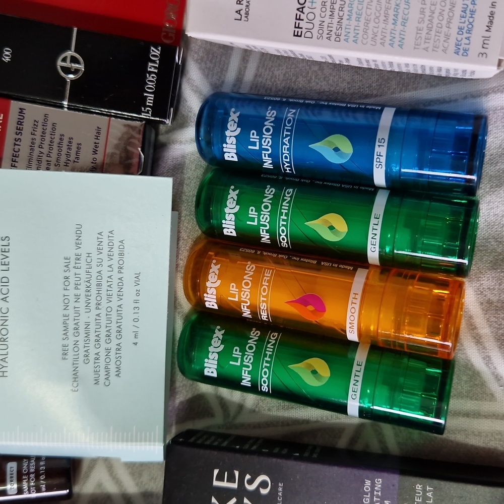 Huge designer sample bundle. 31 new items. RITUALS, CLARINS, MAC, NARS, ARMANI, - Picture 11 of 12